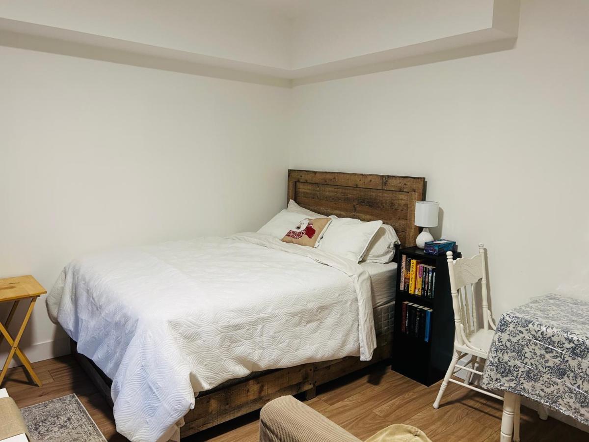 Victoria Private Studio Suite Colwood Exteriér fotografie